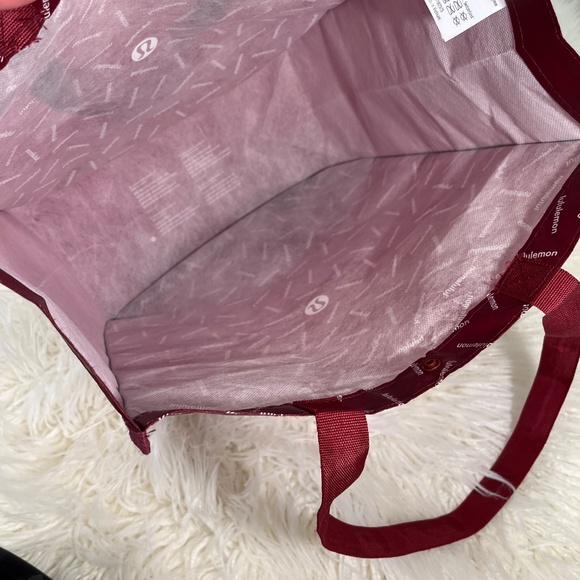 Lululemon "Lululemon large reuseable tote in holiday with logo" NWT - Picture 6 of 6